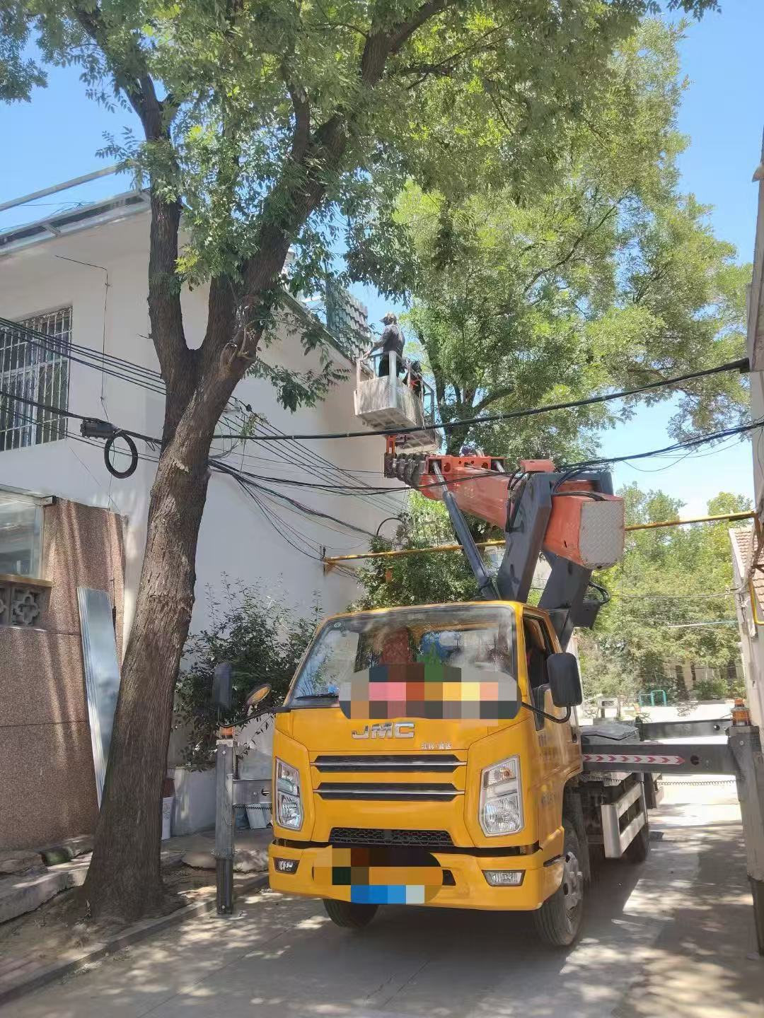 武汉市高空作业车能吊装重物吗？最大承载多少公斤？